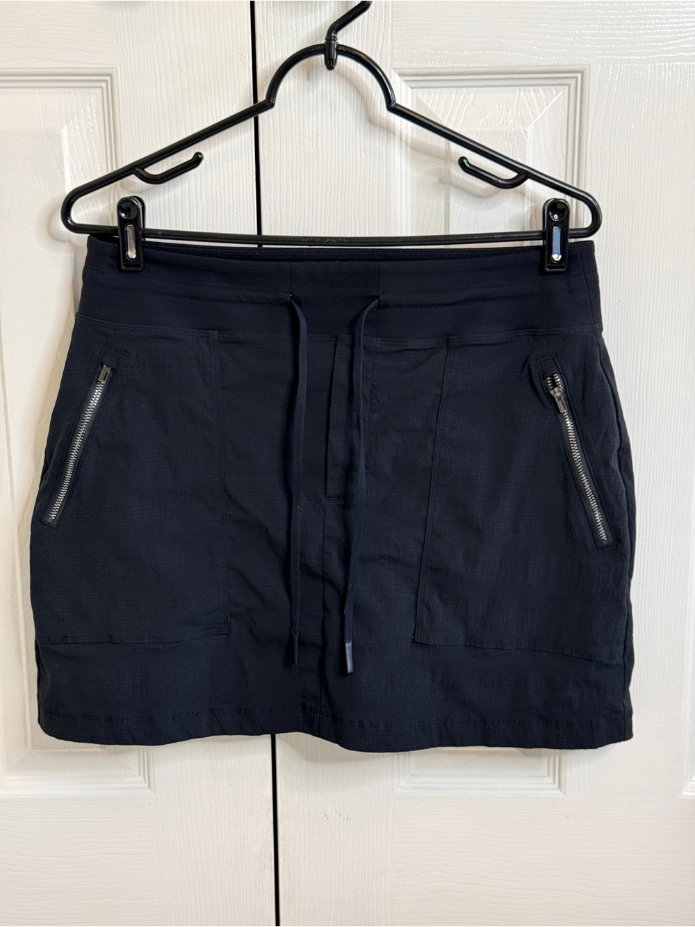 Athleta Trekkie North Mid Rise Skort Black Size 10 EUC